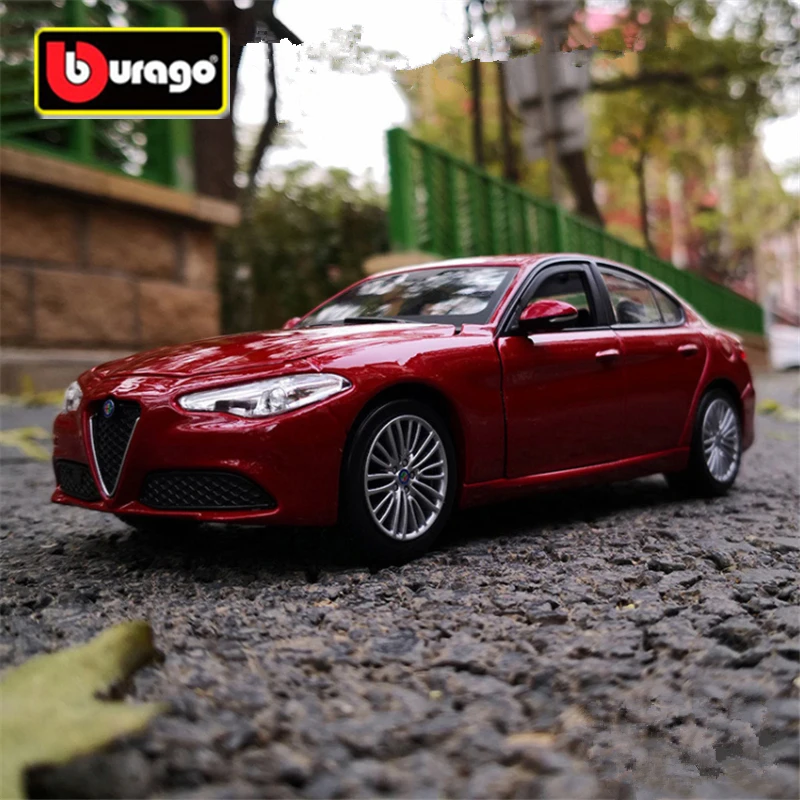 

Bburago 1:24 Alfa Romeo Giulia Coupe Alloy Sports Car Model Diecast Metal Vehicles Car Model Simulation Collection Kids Toy Gift