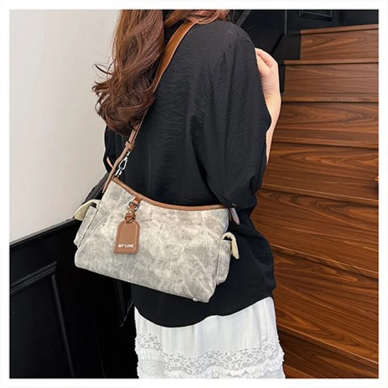 

Vintage Style Hiking Backpack For Ladies In Leather For Chic And Practical Outdoor Alternative