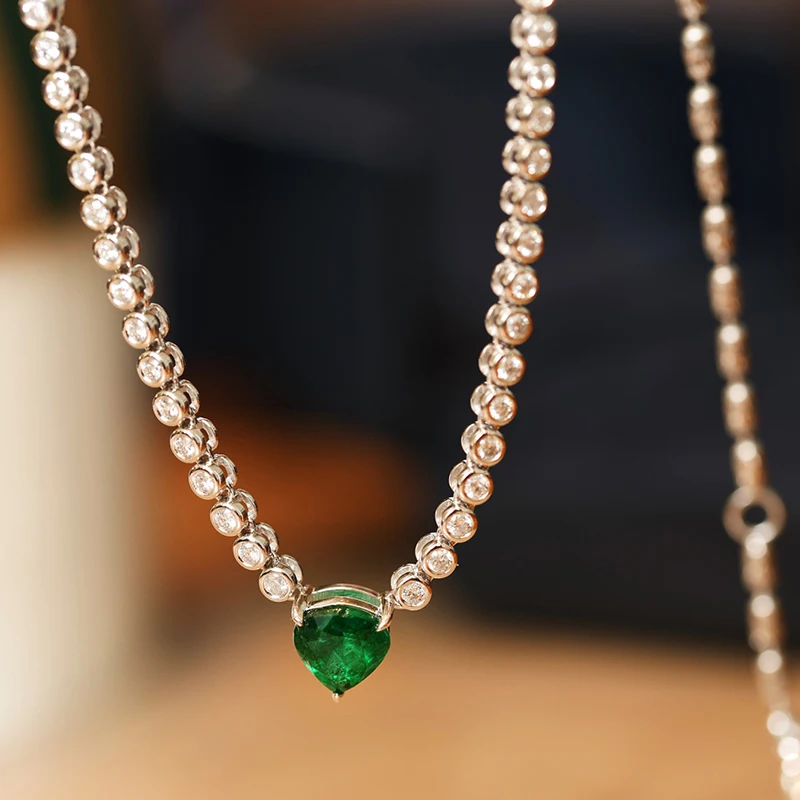 LUOWEND 100% 18K White Gold Necklace Luxury V-Shape Shiny Diamond Natural Emerald Necklace for Women High Party Jewelry