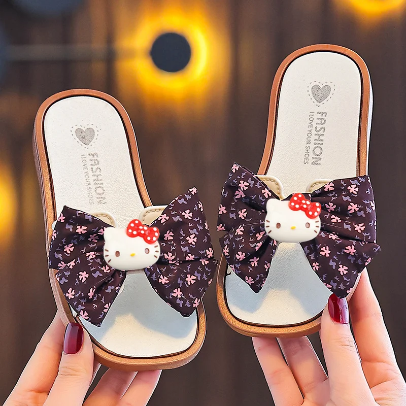 

Sanrio Summer 2026 New hello kitty Sandals Children's Slippers Versatile Bow Indoor and Outdoor Non-slip Comfortable Cute Girls