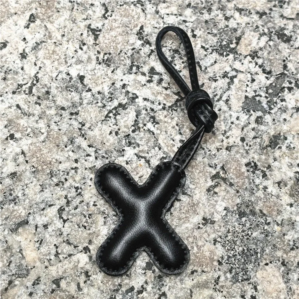 Echtes Schafsleder Alphabet Schlüsselanhänger Hochwertiger 26 Initialen Englischer Buchstaben Taschenanhänger Schwarzer Personalisierter Schlüsselring Anhänger – Detail 8