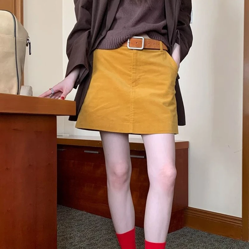 Retro Turmeric Corduroy Skirt Female 2025 Early Spring Commuter Temperament Joker Slim Skirt