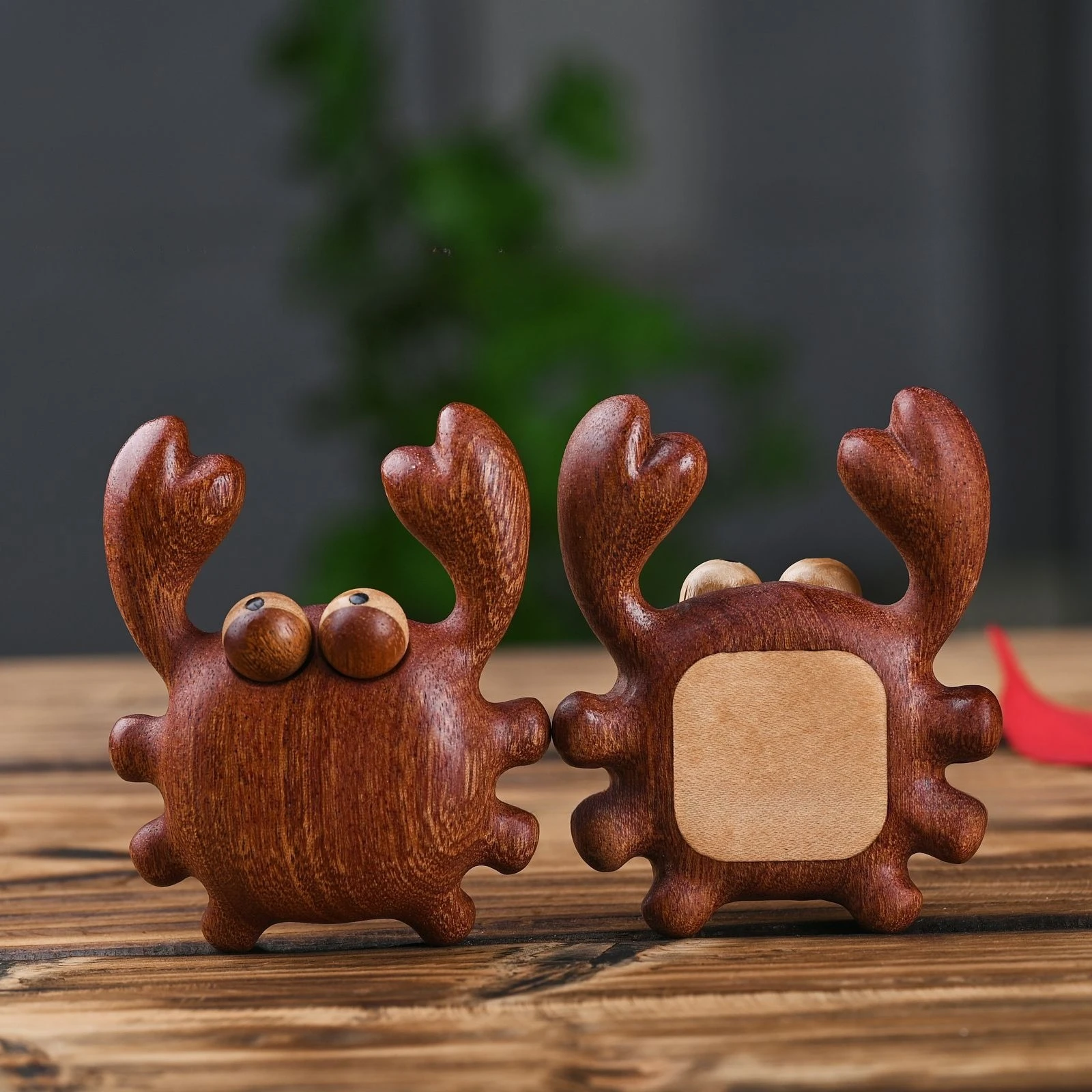

Solid Wood Carving Crab Figurines Refrigerator Magnet Cute Meridian Massage Tools Big Wide Tooth Scraping Comb Home Ornaments