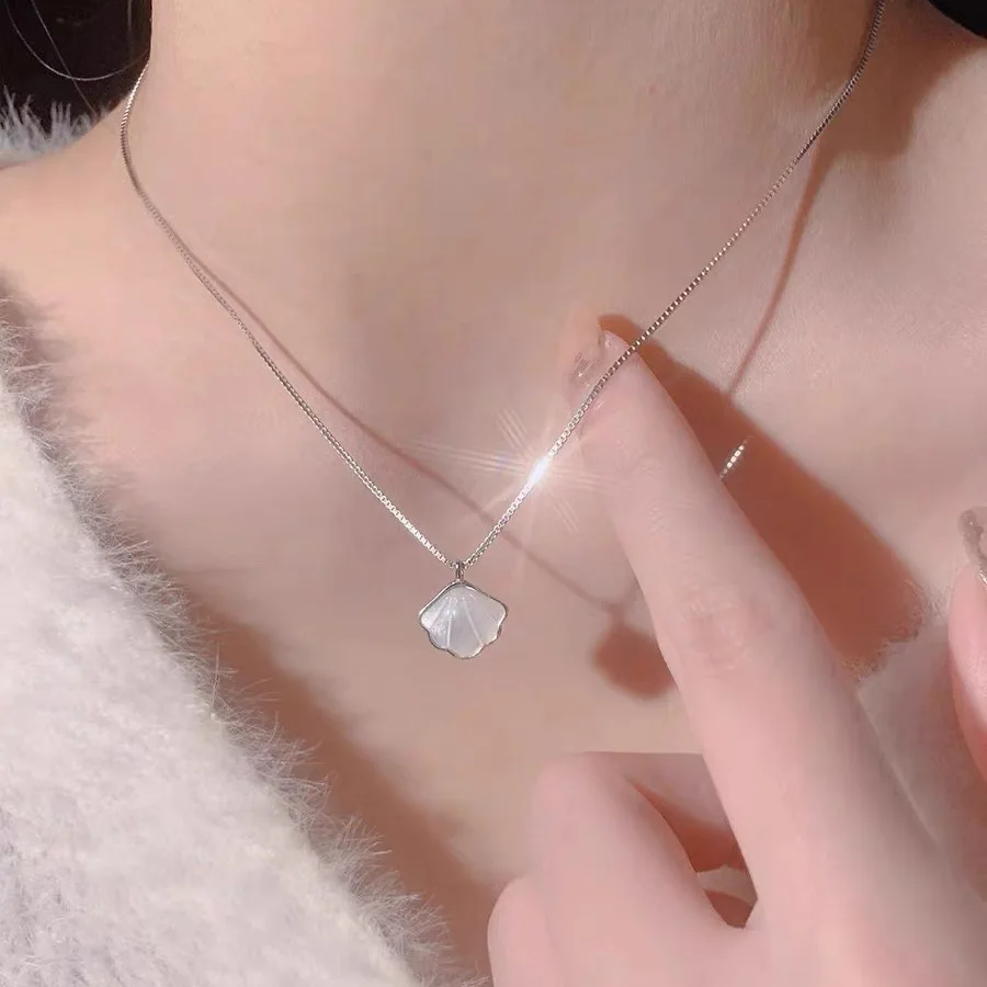 Butterfly pendant necklace in electroplated copper with zinc alloy charm—lightweight natural-style clavicle chain for women—fres