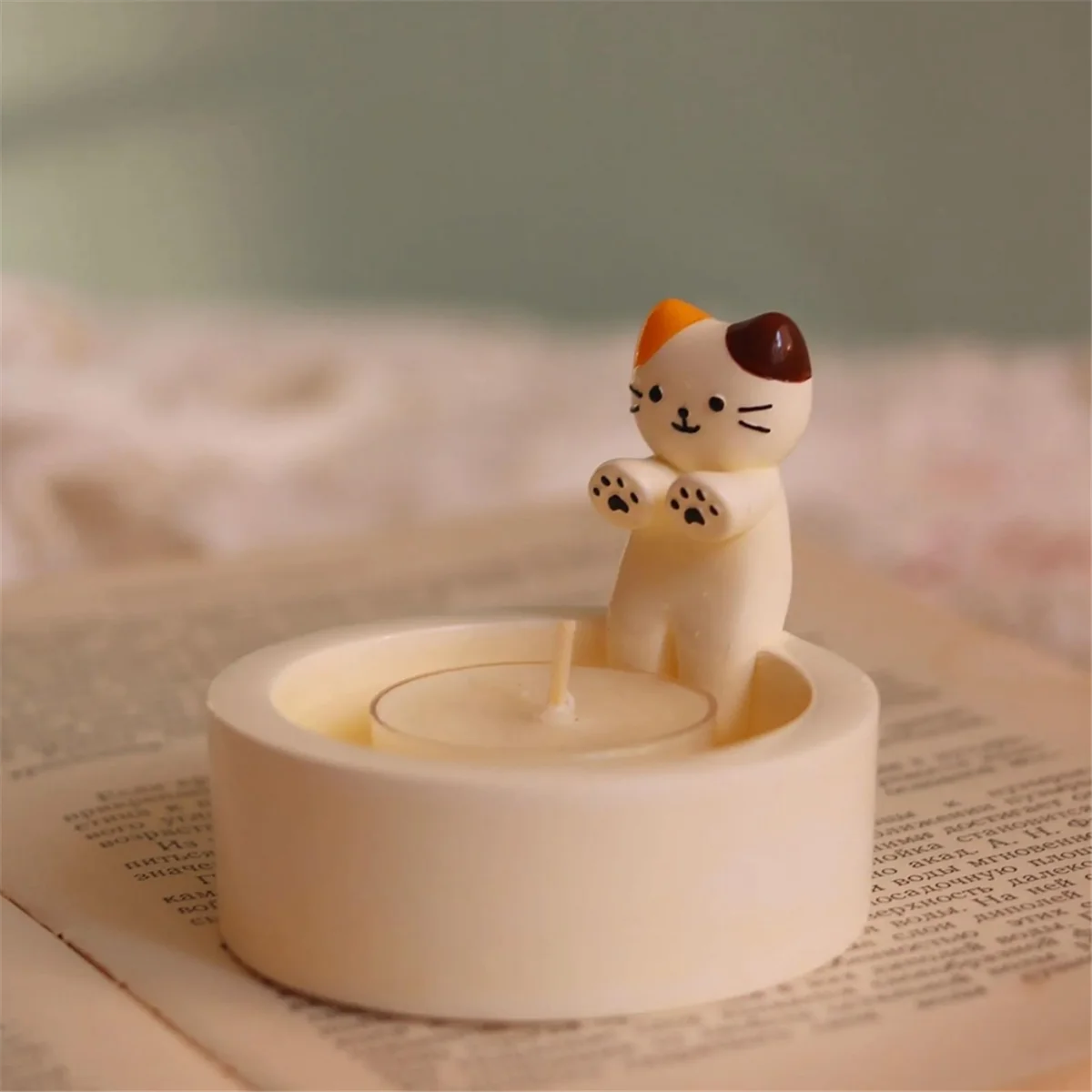 2PCS Cartoon Kitten Candle Holder, Cat Warming Its Paws Candle Holder,DIY Handmade Storage Box Holder,Home Decoration