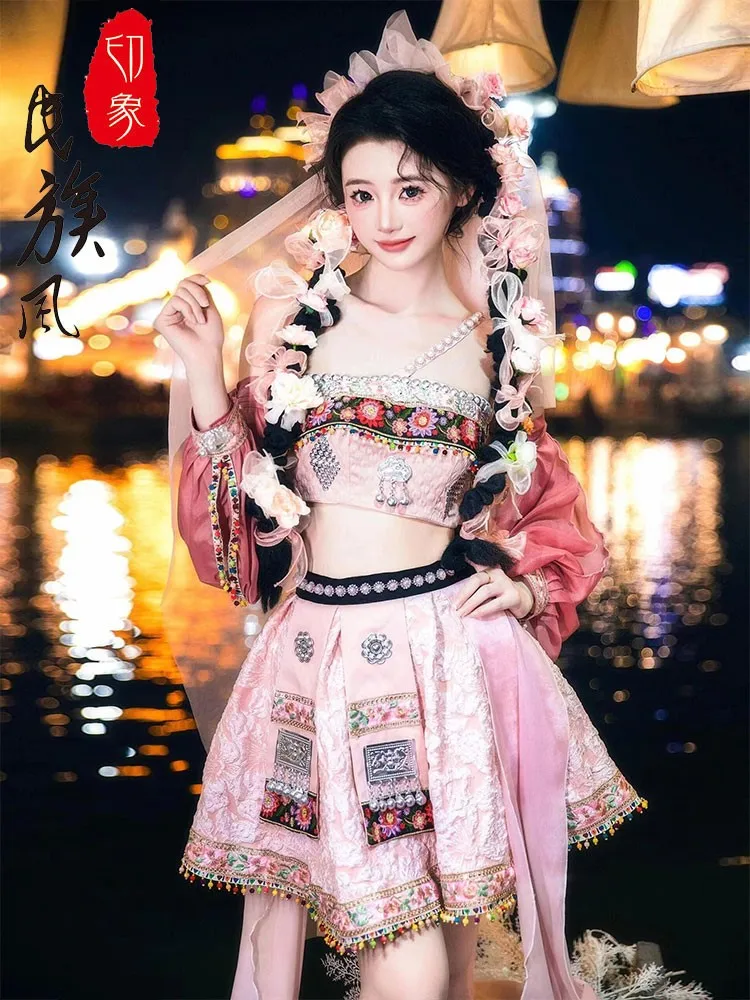 Nieuwe kleding voor exotische reisfotoshoots en accessoires