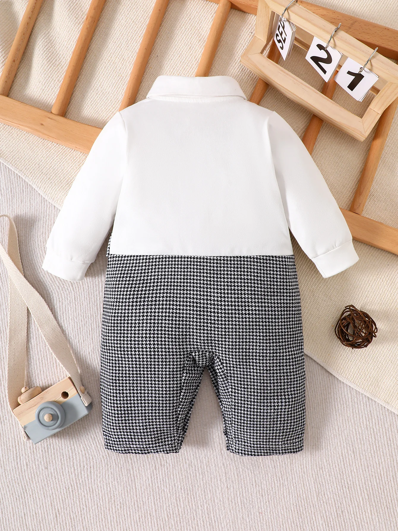 IURNXB Baby Gentleman Suit Romper Bow Tie Boys Infant Long-Sleeve Onesie Tuxedo Outfits Formal Jumpsuit 1-18M