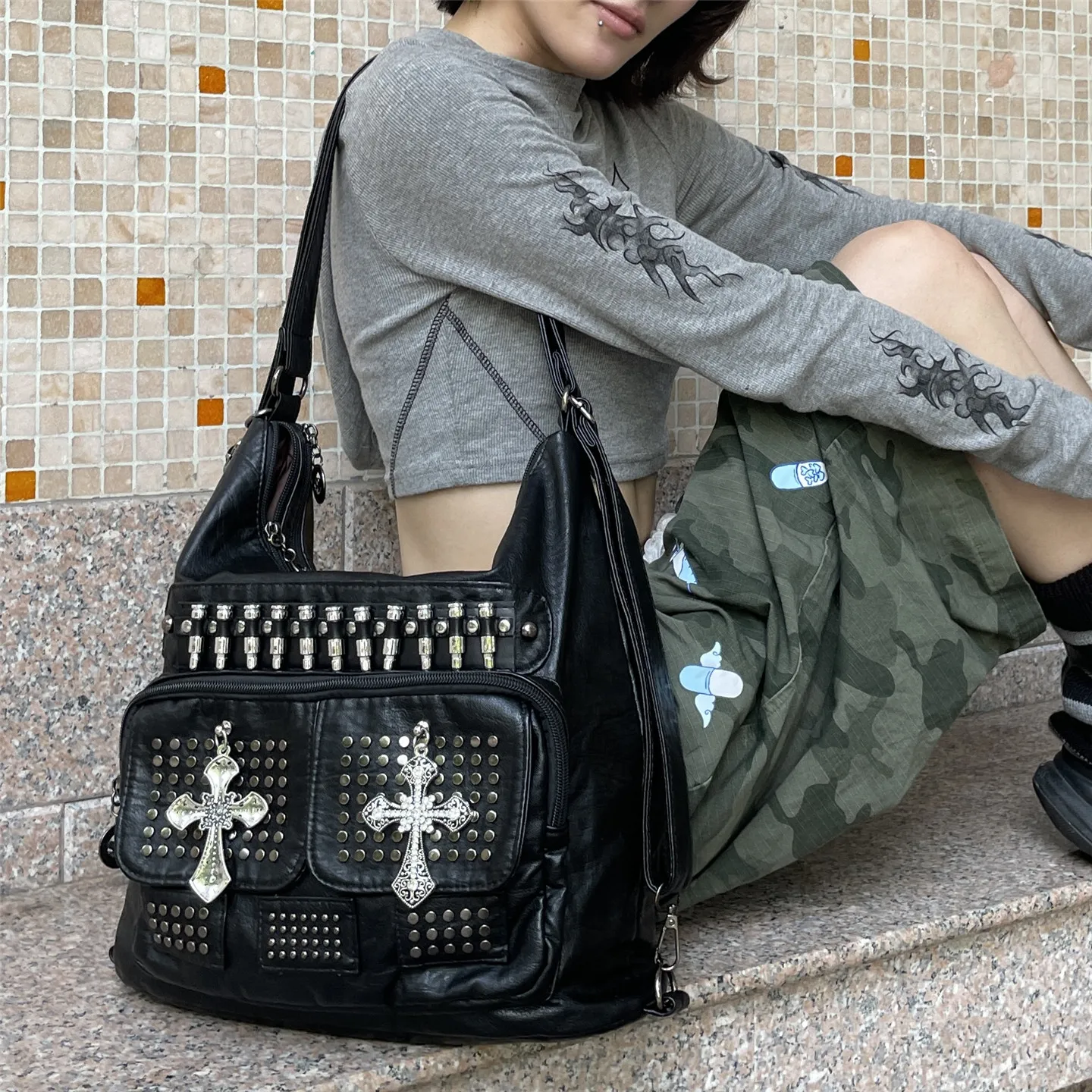 mochila-de-rock-con-remaches-y-estilo-personalizado-bolso-de-hombro-bolso-tote-mochila-punk