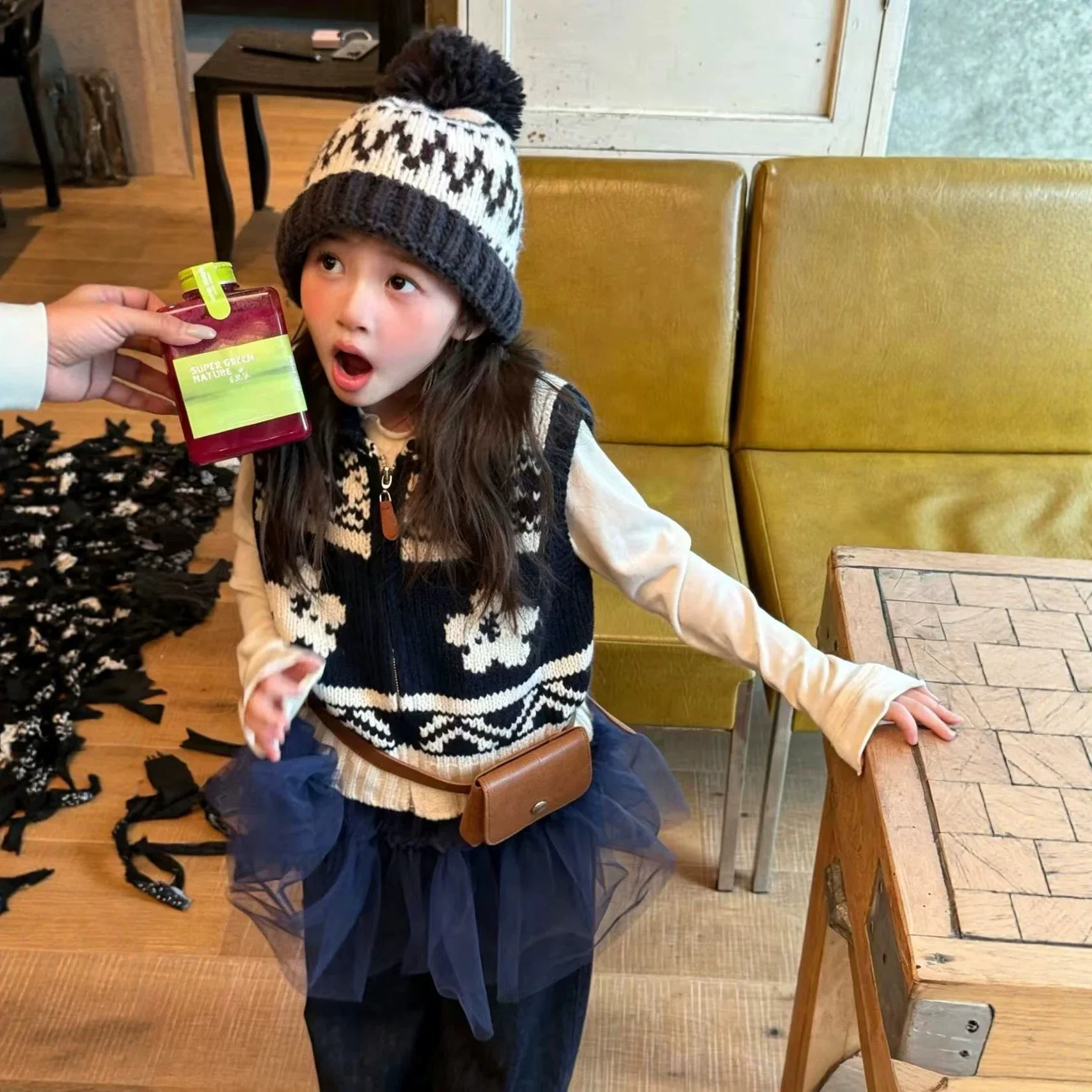 Girls Knitted Vest Children's Clothing 2026 Autumn and Winter Zipper Yarn Vest Rolled Edge Straight Leg Jeans