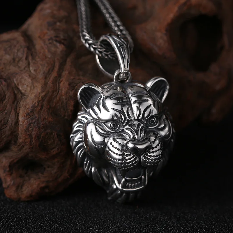 Trendy accessories men's 925 sterling silver tiger head pendant with a domineering retro vintage Thai silver necklace tiger pend