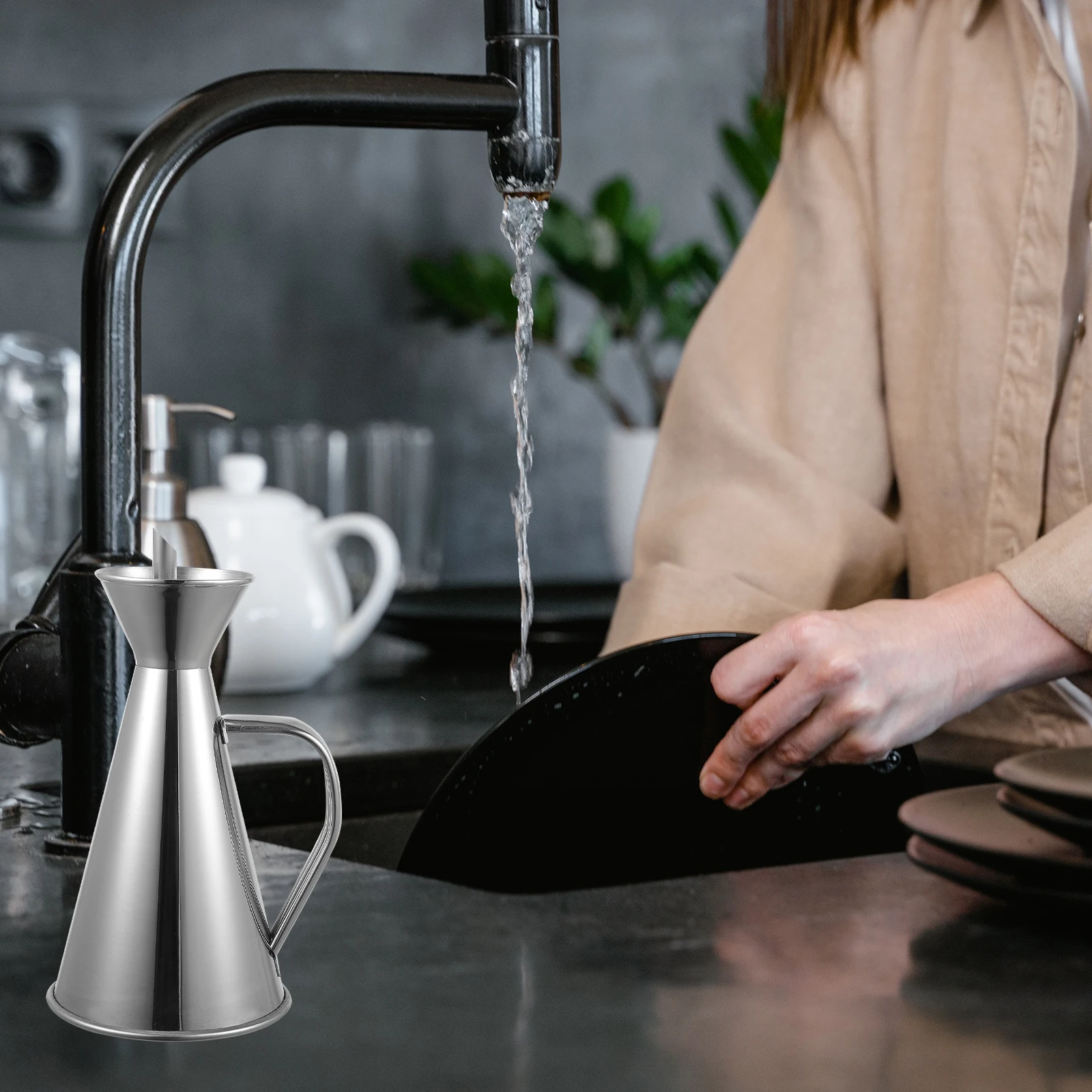 

250Ml Stainless Steel Oil Non Drip Leak Proof Kitchen Bottle For Vinegar Soy Sauce Salad Dressing Household Condiment