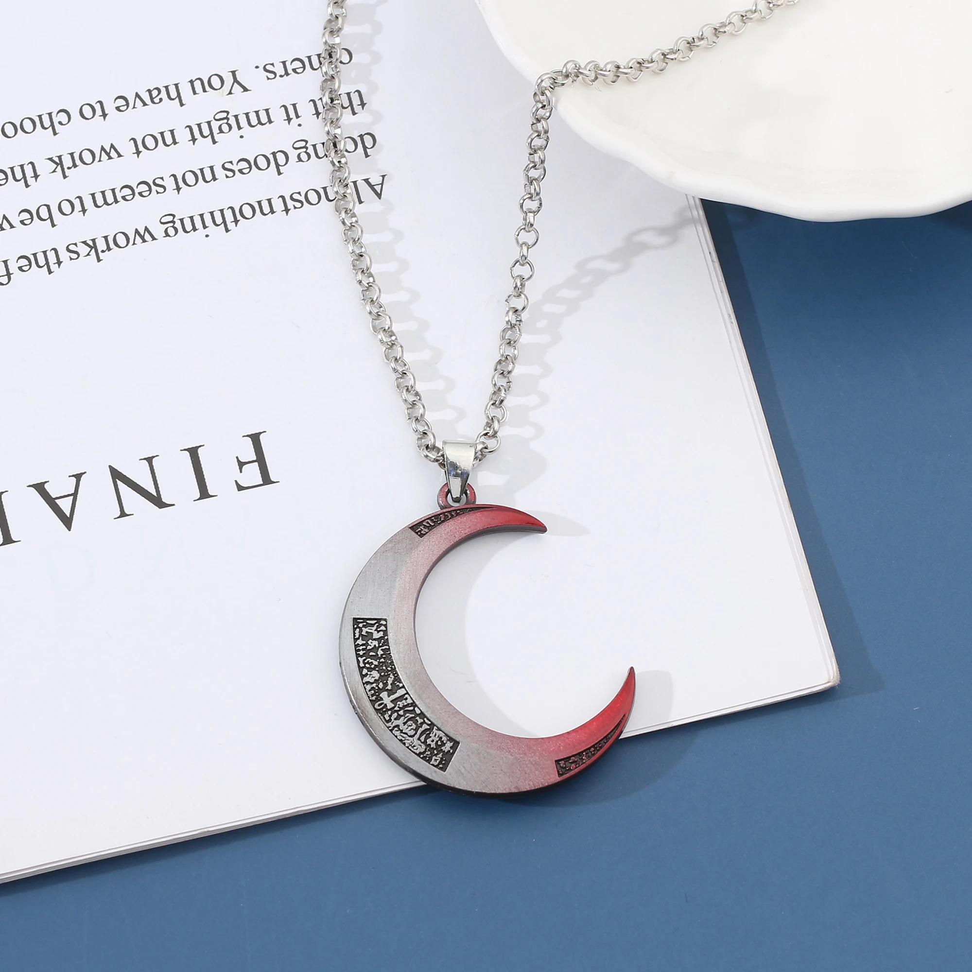 Collar con colgante de personaje del Caballero de la Luna de Marvel, joyería de moda para mujeres y hombres, accesorio de viaje personalizado, regalo