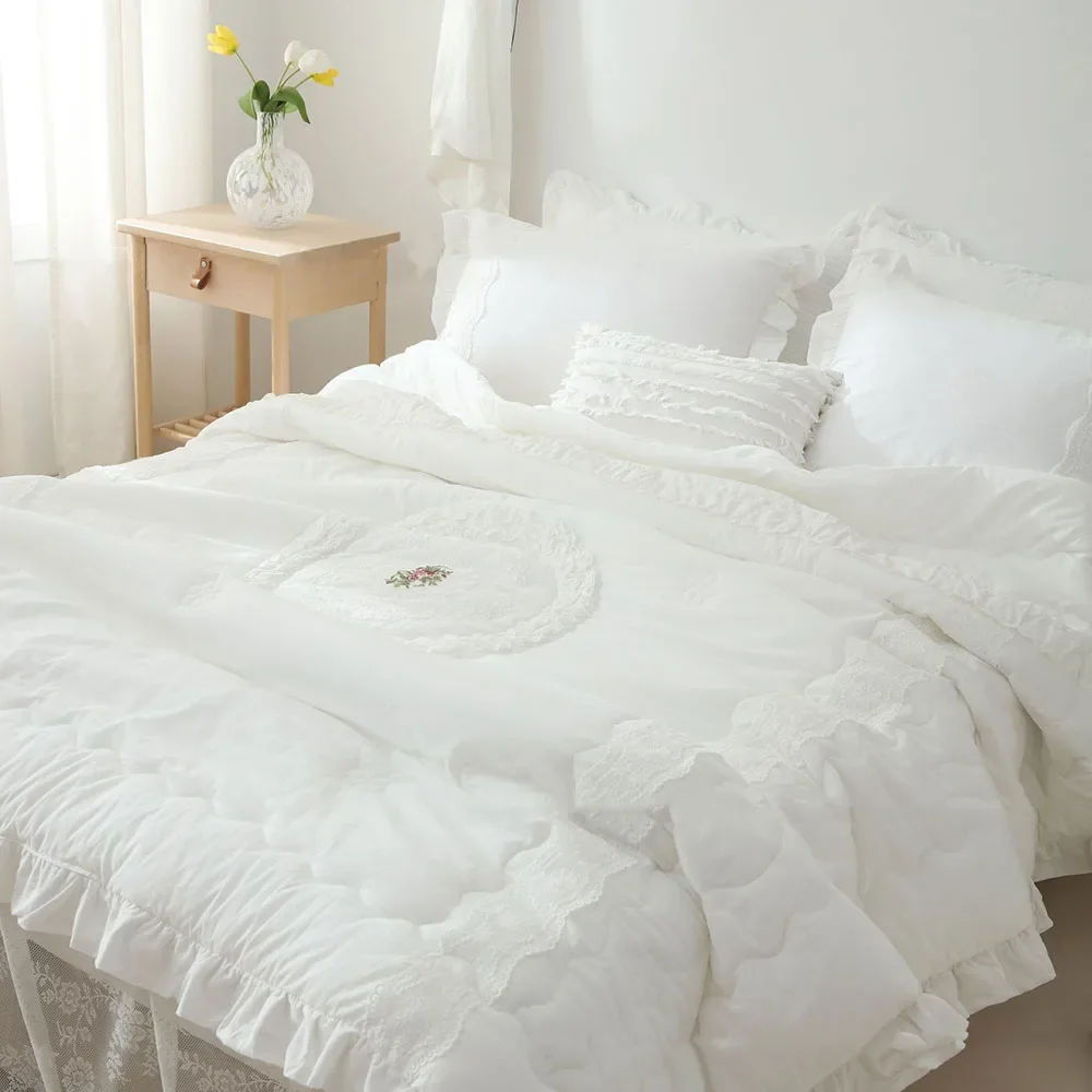 Korean Style Comforter Sets whit Pillowcase 3PCS Luxury Winter Cotton Quilts Flounces and Lace Decor Bedding Queen Size