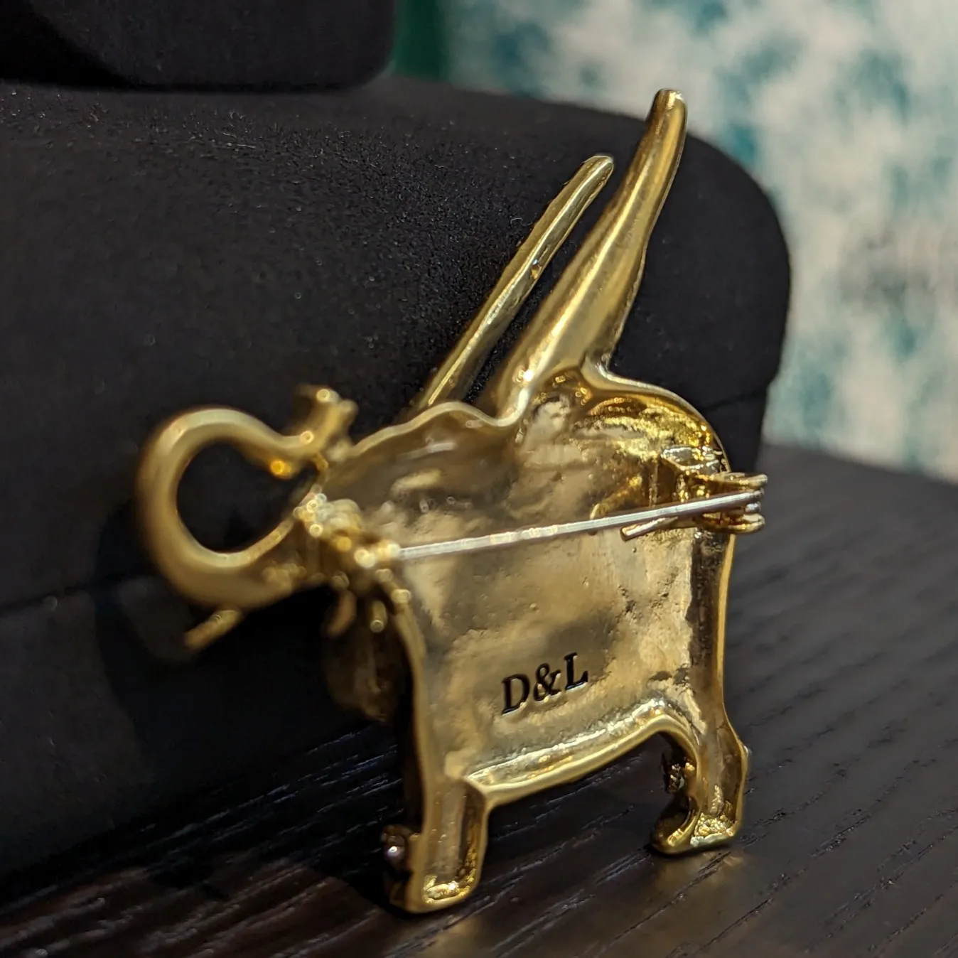 Gold Plated Winged Elephant Brooch Simulated Pearl CZ Inlaid Flying Animal Lapel Pin Women Vintage Statement Suit Shawl Jewelry