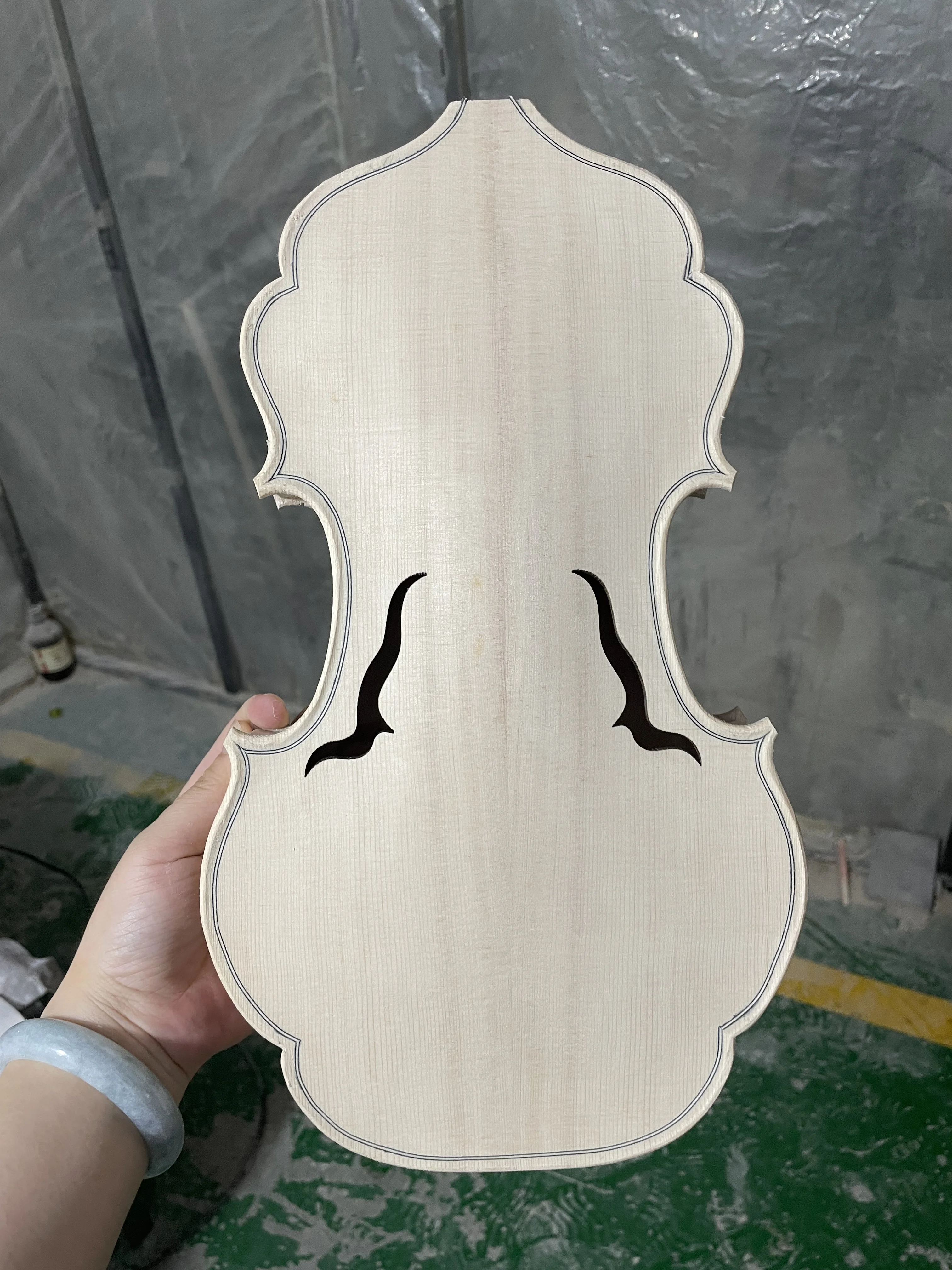 The latest special shape semi-finished product: beautiful 4 / 4 violin bodyspruce back, maple panel, handmade rare white violi