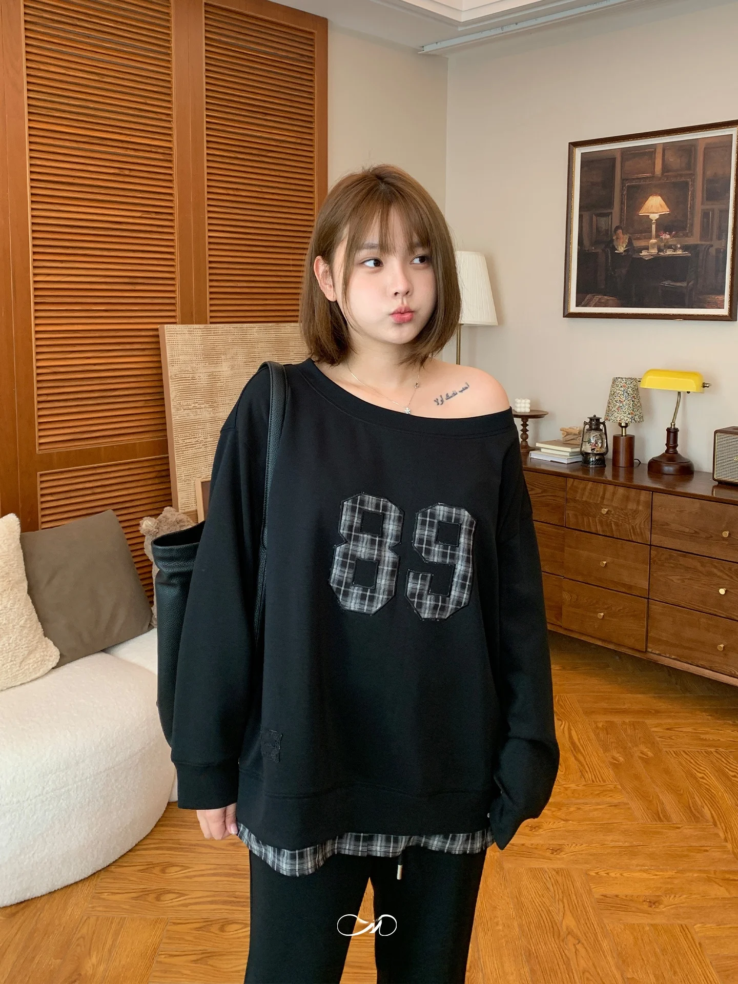 

Американский комплект из свитшота и брюк больших размеров для женщин: топ с асимметричным плечом, имитация двух предметов, осенняя одежда, брюки с высокой талией, повседневный стиль