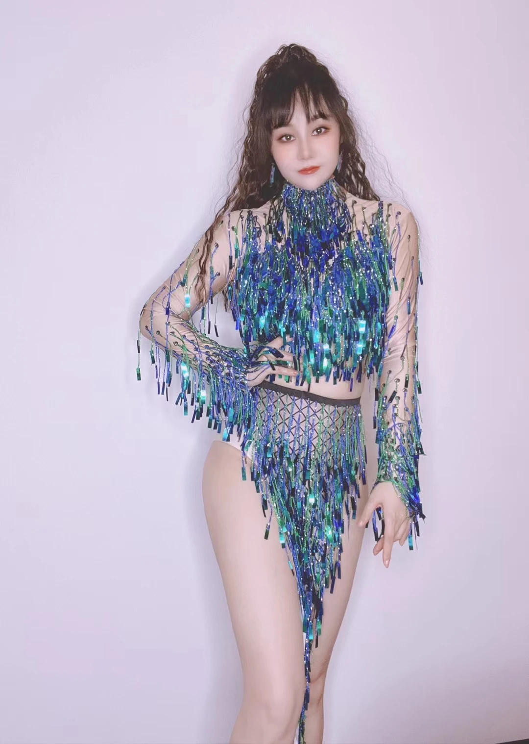 

Sexy Tassel Sequins Dancer Stage Dress PartyCelebritv Women Backless Nightclub DressShowgirlPerformance Costumes B048