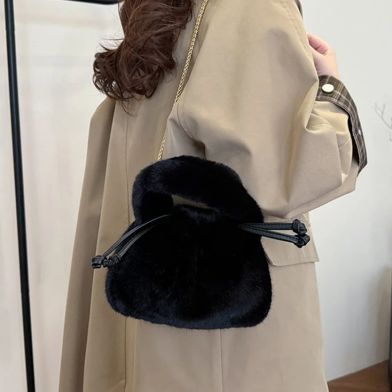 

Гладкая шикарная новинка 2025 года, женская роскошная брендовая кожаная сумка через плечо, известный дизайнер, простая, популярная, классическая, модная, шикарная ​