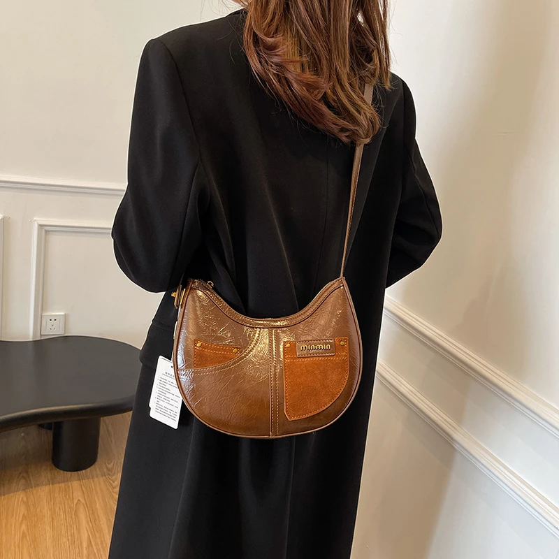 

Vintage Trendy Clutch Bag with Letter Logo - Women High-End Crossbody Handbag Leather Large Capacity