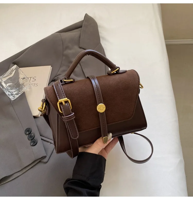 Elegant Faux Handbag with Adjustable Strap Golden-Tone Hardware and Flap Closure - Trendy Commuting Hobo Crossbody Bag for Women