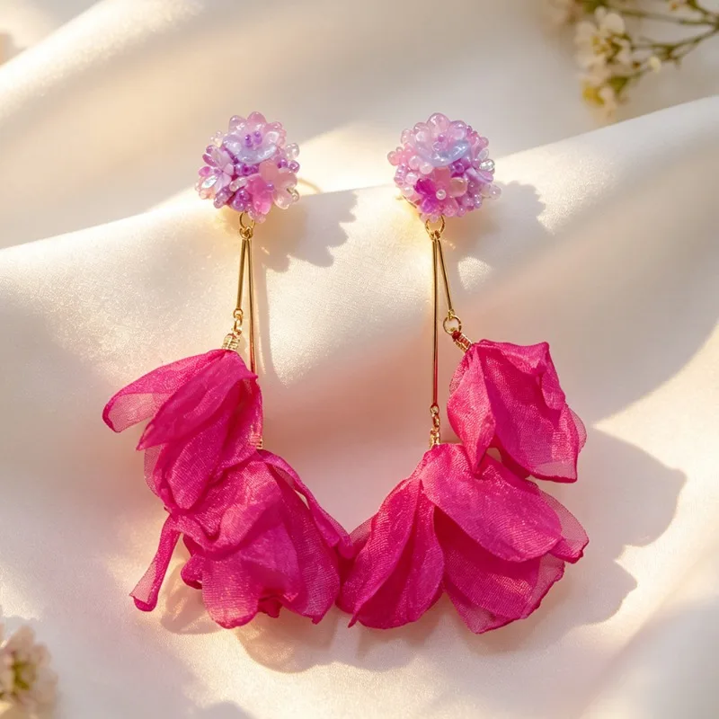 Neue modische Blumen-Quasten-Ohrclips für Damen, nicht durchstechend, handgefertigt, Glasperlen, Stoff-Ohrclips, Schmuckgeschenke für die Feiertage – Detail 3