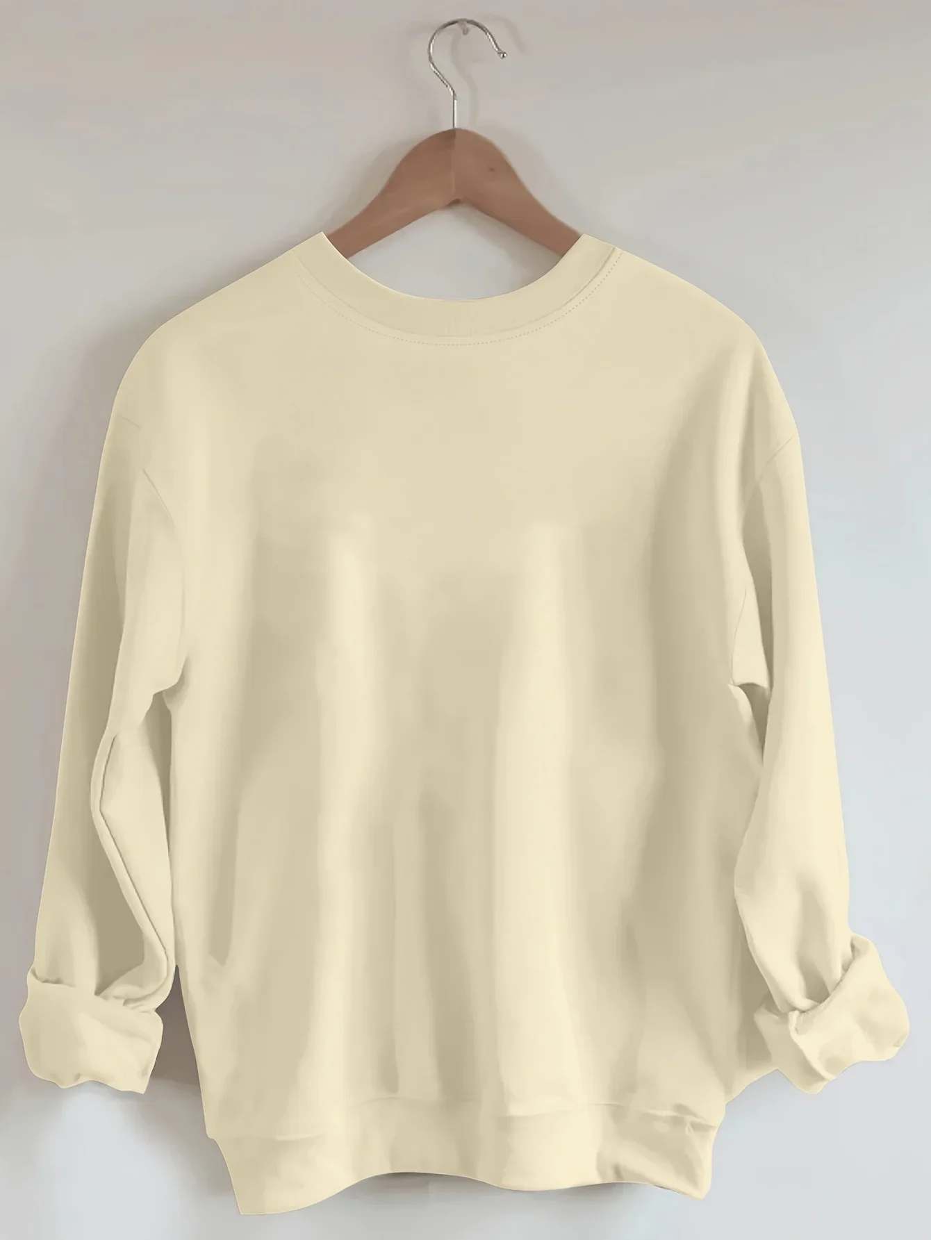 بلوفر نسائي غير رسمي موديل 2025 مطبوع عليه اليوم بأكمام طويلة ورقبة دائرية ومناسب عادي لخريف وشتاء بقلنسوة