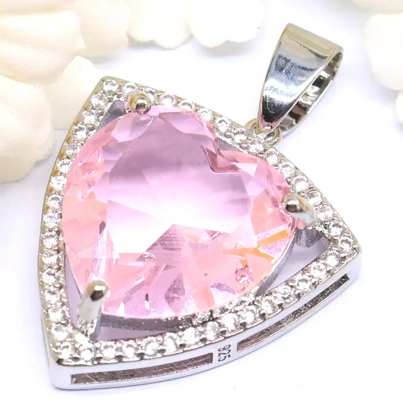 

Серебряный кулон 31x21 мм с крупным сердцем из роскошных драгоценных камней: цултанит, александрит, топаз, кунцит, белые фианиты, меняющие цвет