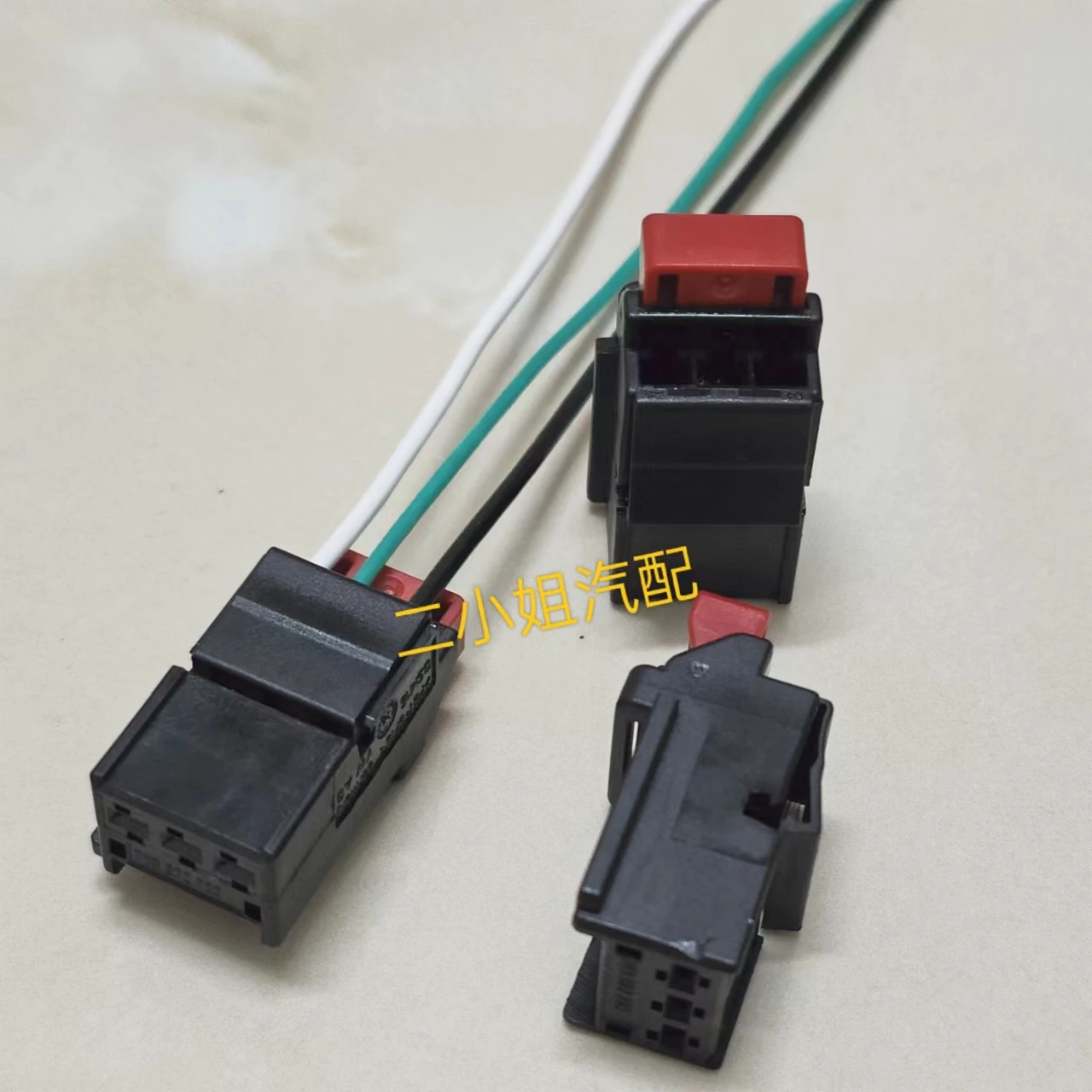 3P 7N0 972 703 Suitable for A4L A6L A8L Q3 Q5 Q7 Tiguan, Magotan,Passat CC Lavida Sagitar Golf Car Tail Light Plug 7N0972703