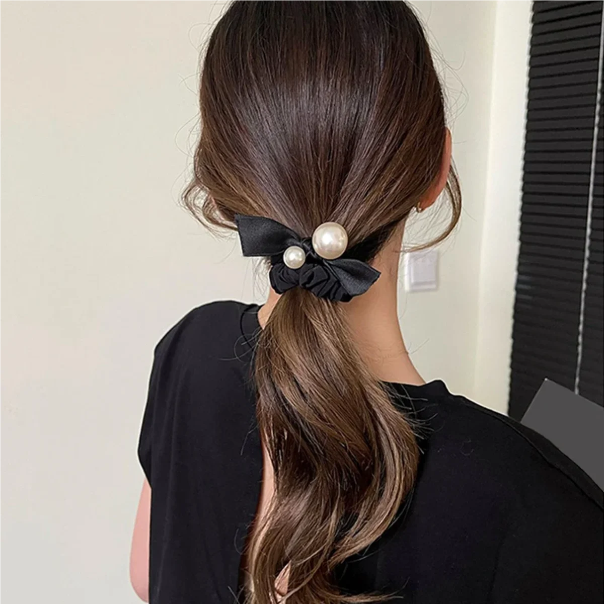 

Hot Sale 1Pcs Fashion Minimalist Artiricial Pearl Hair Scrunchies Elastic Hair Band For Women Girls Ponytail Hair Accessories