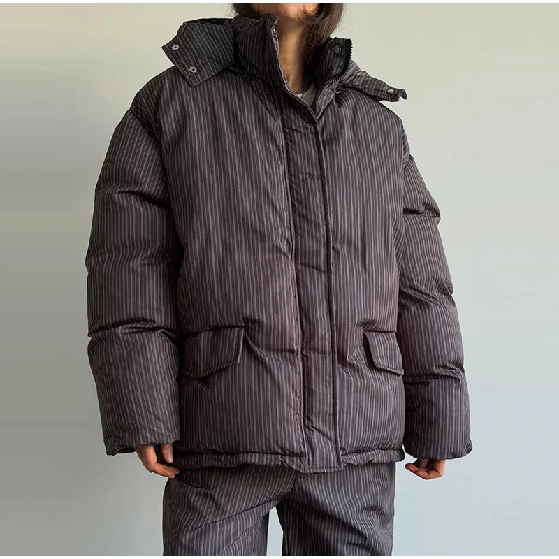 2026 Winter Gestreiftes Baumwoll-Mantel-Hosen-Set für Damen mit Kapuze, Stehkragen, Reißverschluss-Steppmantel und Hose mit Elastikbund – Damen-Outfit – Detail 19