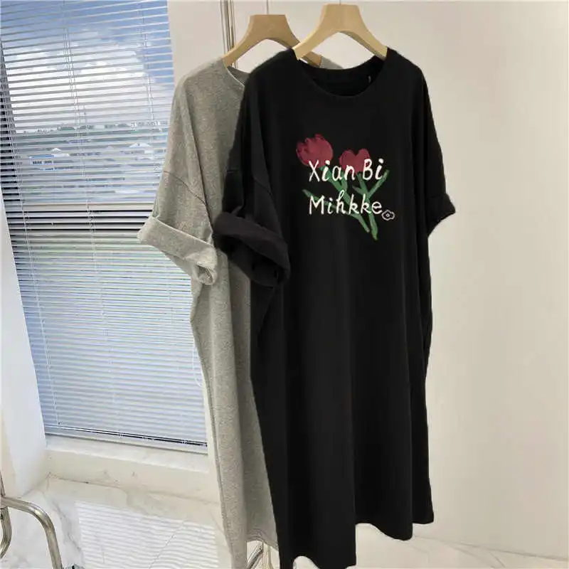 2025 Nuovo fiocco stampato manica corta abito lungo estate allentato casual al ginocchio abiti t-shirt coreano semplice versatile top