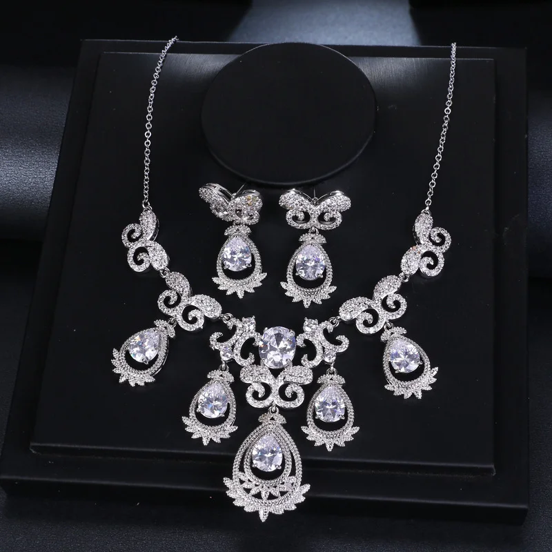

Luxury Exaggerated CZ Jewelry Set, Stylish Statement Necklace & Earrings, Elegant Accessories for Bridal Wedding
