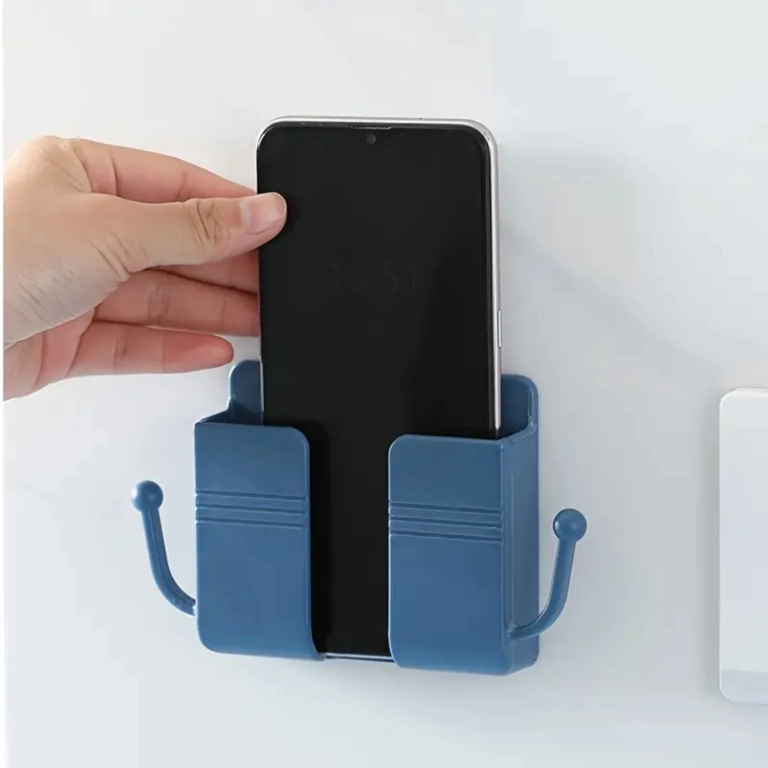 

Удобный, регулируемый и многофункциональный настенный органайзер для хранения с держателем для зарядки мобильного телефона — в комплект входит