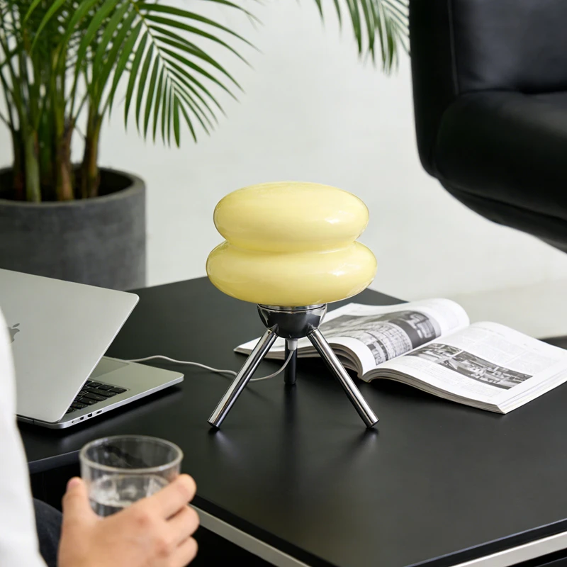 

Кремовый стиль, прикроватная атмосфера, ночник, винтажный дизайн, креативная спальня, скандинавские девушки, средняя древняя декоративная настольная лампа