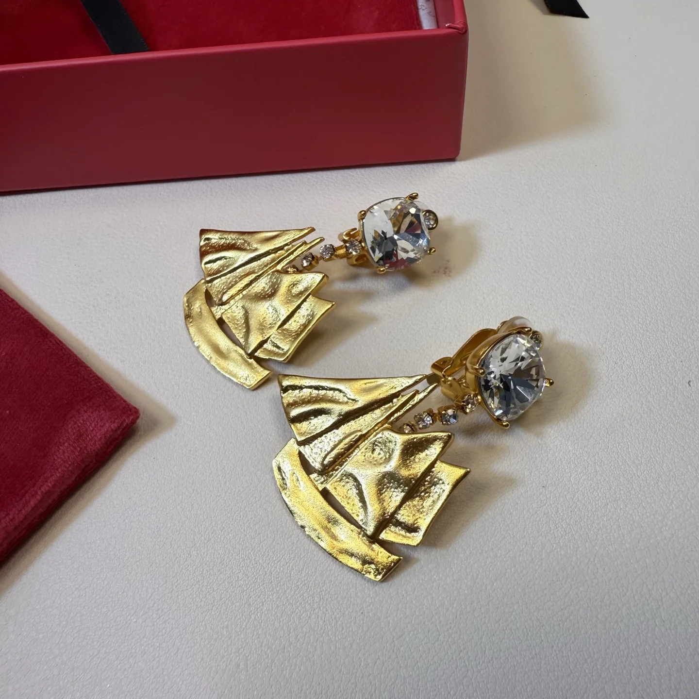 Europe Vintage Design Brass Plated Gold Crystal Earrings Ear Clip Woman Luxury Brand Jewelry