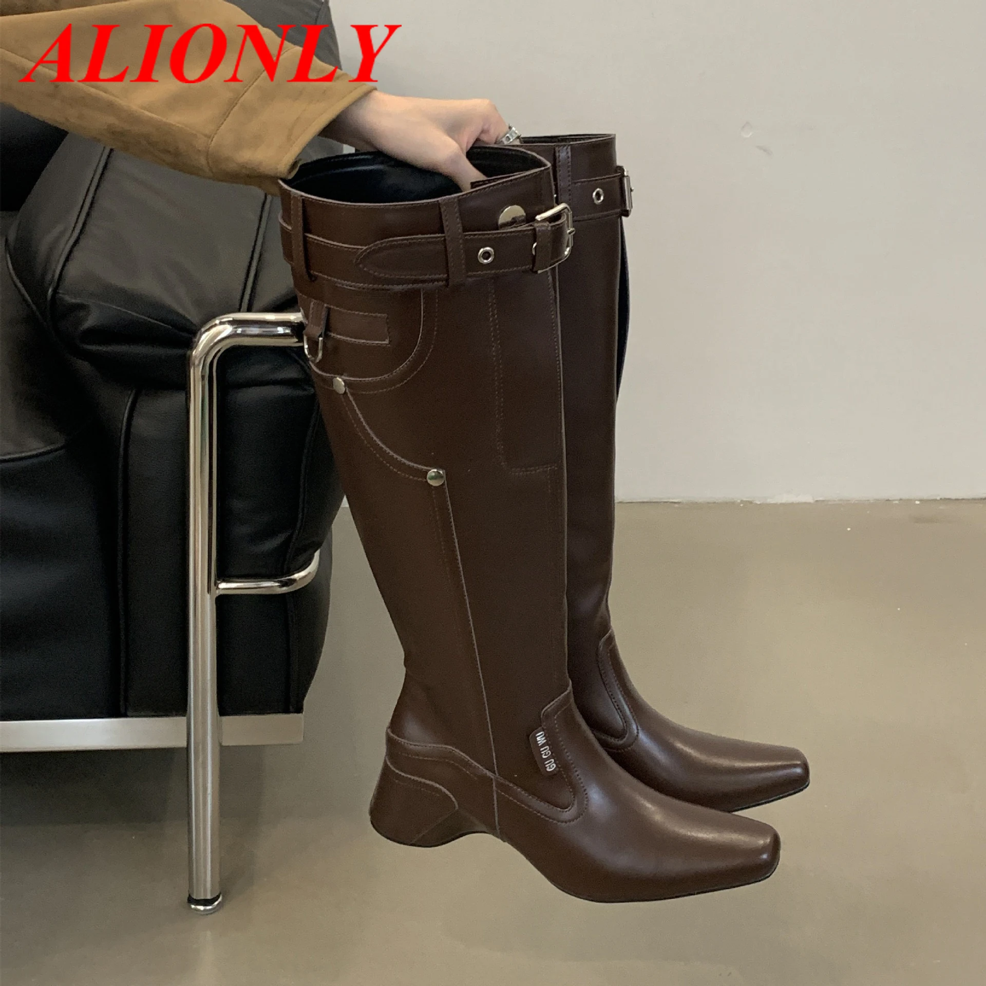 

Alionly/2026, новые зимние женские сапоги выше колена из лакированной кожи, модные ботильоны на молнии с носком, женская обувь на высоком квадратном каблуке