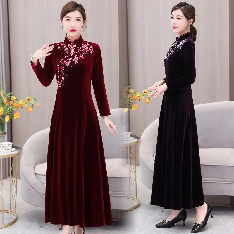 فستان شيونغسام نسائي مطرز مخملي 2025 جديد للربيع والخريف فساتين زفاف بأكمام طويلة ملابس نسائية