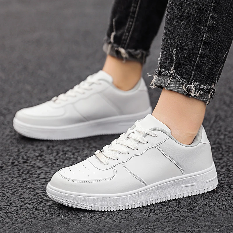 Zapatillas de deporte blancas para hombre y mujer, zapatos informales planos de suela baja, de marca de lujo, talla grande 45 46, Otoño, 2024