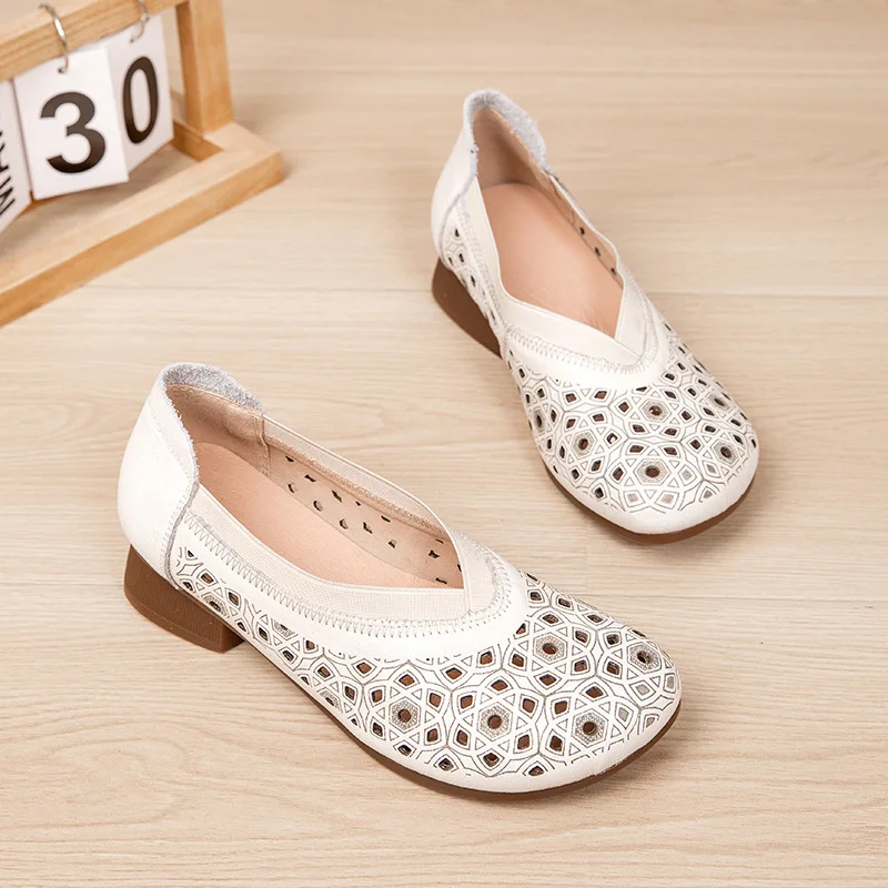 

Весенние новые кожаные сандалии в этническом стиле для мам на толстом каблуке с вырезами, с мягкой подошвой, для улицы, из воловьей кожи