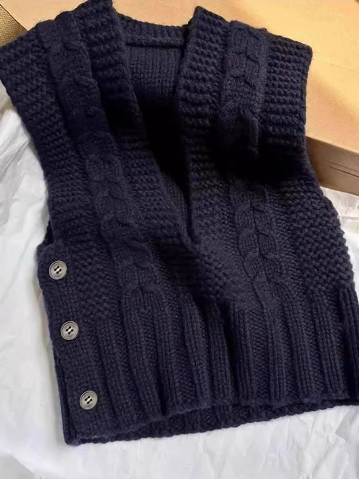 

Женский вязаный жилет Ele Svel: модный, дышащий, для многослойных образов, с V-образным вырезом, стандартный крой, осенняя коллекция от uRanQi