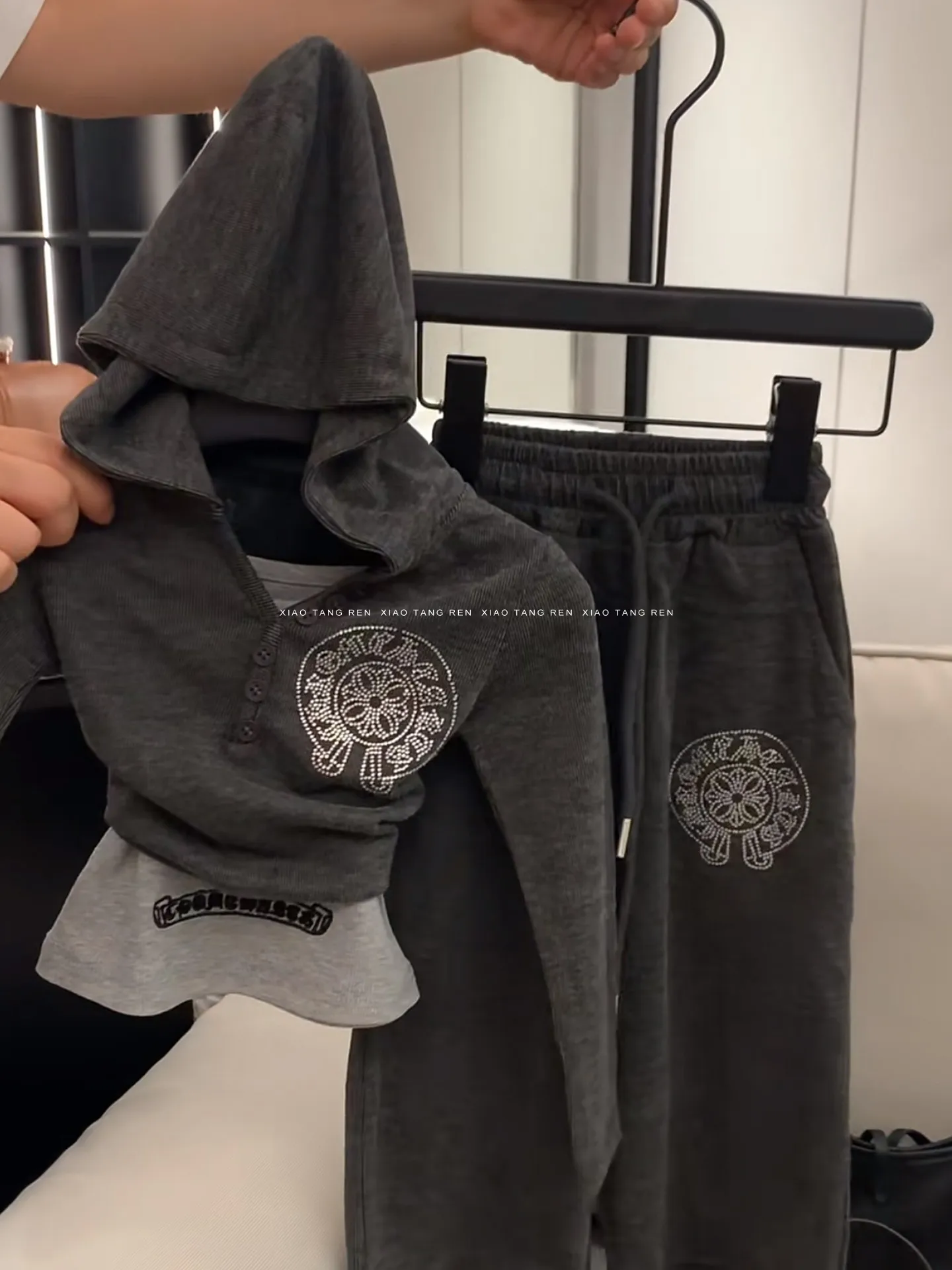 Korean Style Girls Sporty Print Hat Three-Piece Set Autumn Season Casual Wear for Little Girls including Top Shorts And Pants