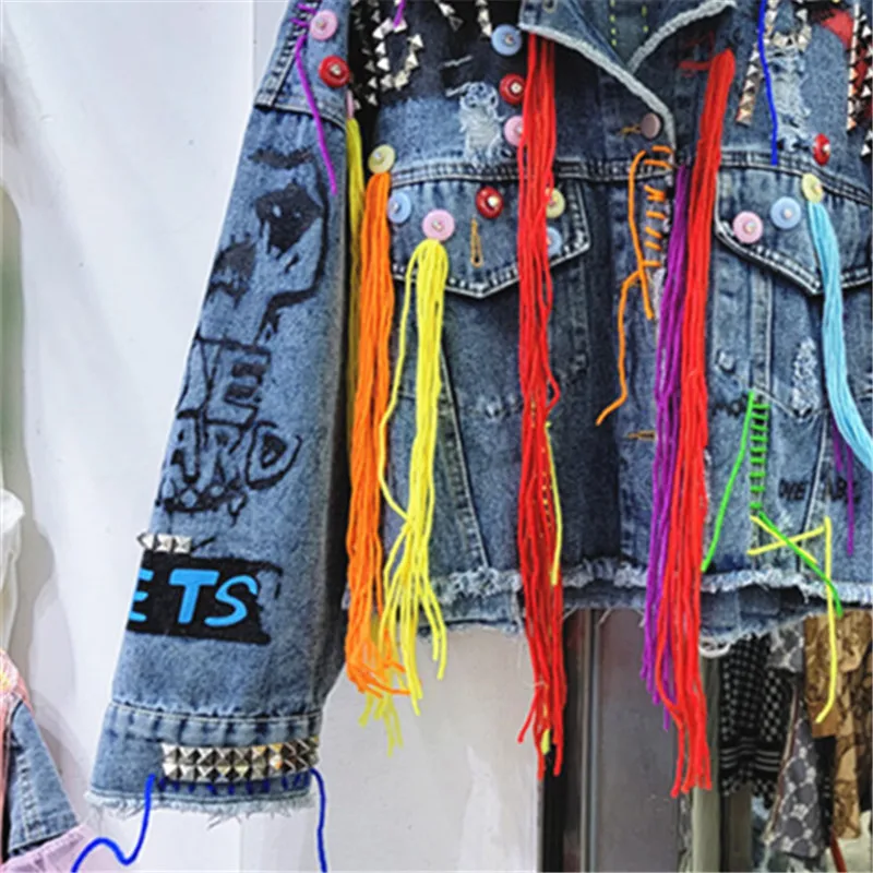 Fashion Rivet Letter Graffiti Print Denim Jacket Women Cowboy Outerwear Loose Short Holes Pocket Hem Frayed Denim Jacket Female