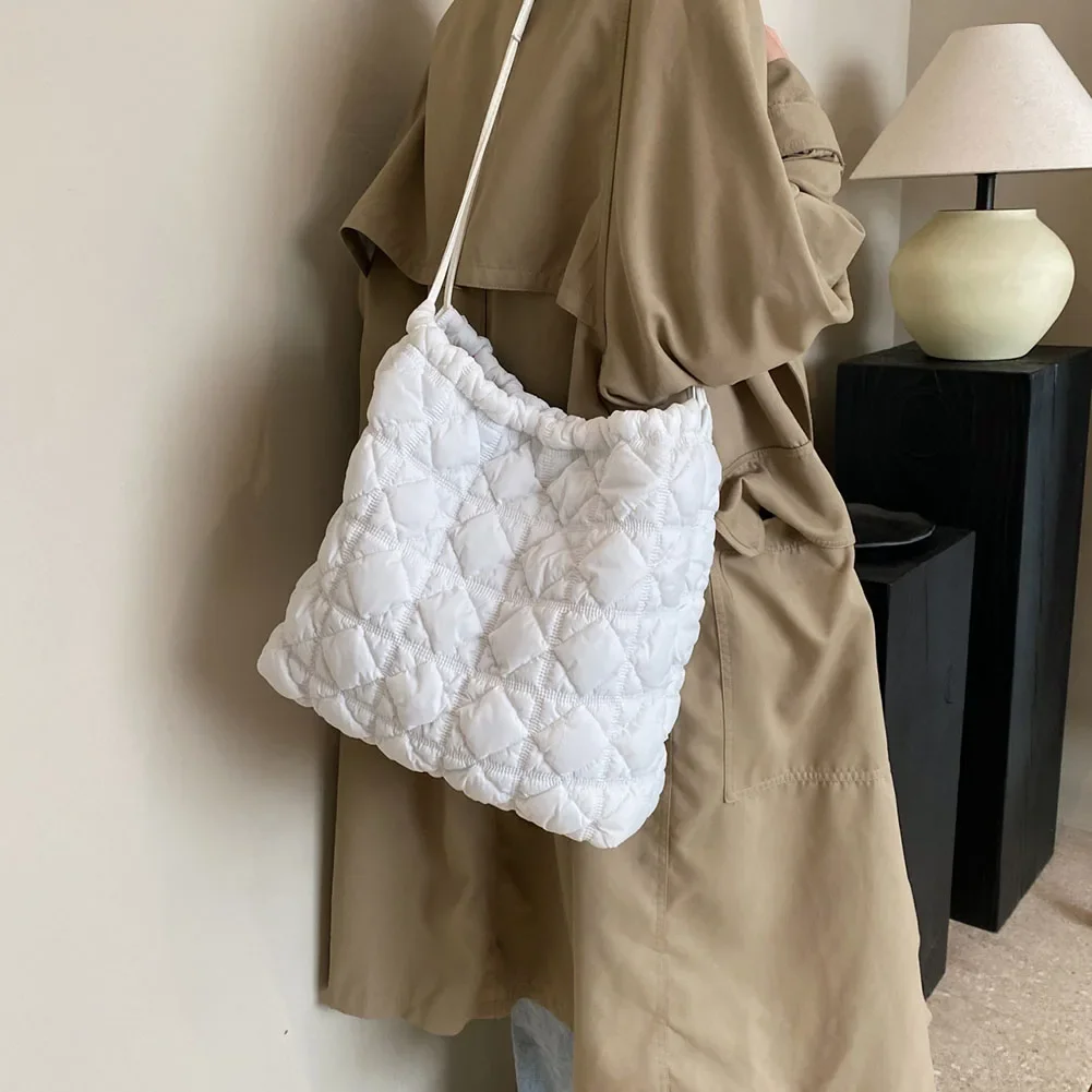 Quilted Diamond Stylish Handbag Down Padded Bucket Bag 2024 Fashion Pleated Cloud Crossbody Bag Women Large Puffer Shoulder Bags