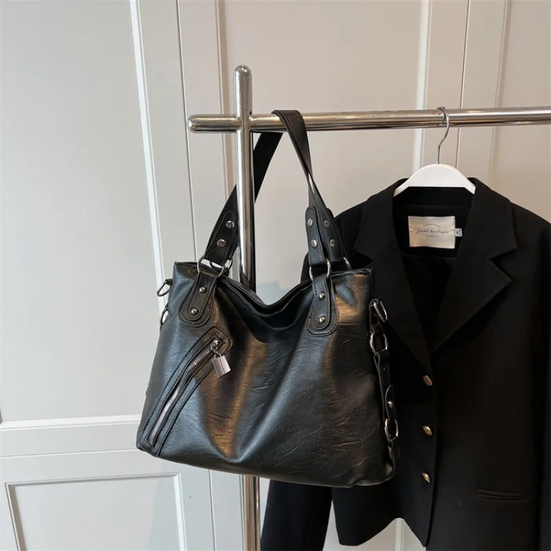 

High-End Commuter Messenger Bag For Women With Large Capacity Trendy Design Solid Color Fashionable