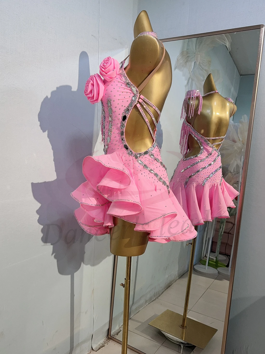 라틴 댄스 의상, 라인 석, 성인과 어린이를위한 하이 엔드 맞춤형 중공 드레스, 삼바 하이 플래시 드레스