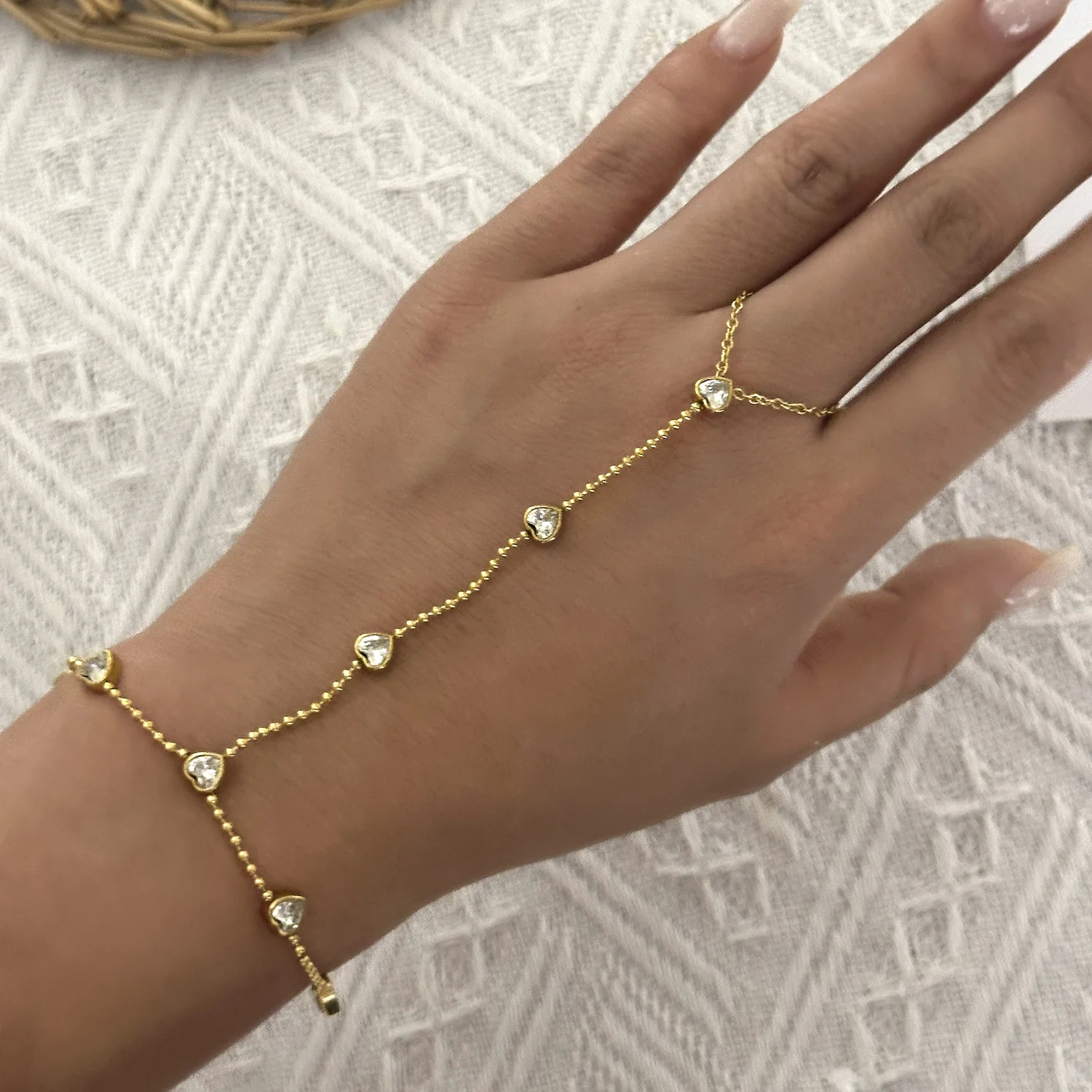 Minimalistisches CZ Edelstahl Fingerketten-Armband für Damen, Zierliches Blumen-Herz Kubisches Zirkonia Türkis Party-Schmuck Geschenk – Detail 6