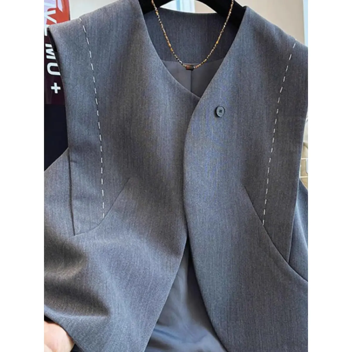 

Мужской повседневный костюм-тройка (жилет, рубашка, брюки) больших размеров для осени и зимы, европейский стиль, китайский дизайн, V-образный вырез, полиэстер...