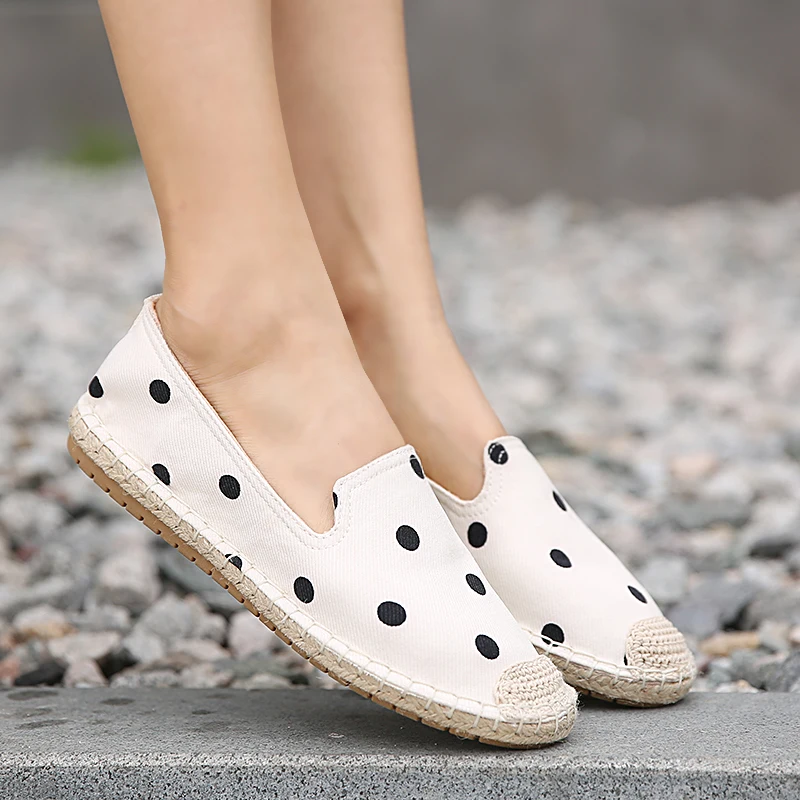 Kobiety płaskie buty wsuwane Polka Dot płótno głęboki dekolt espadryle Slip On panie mokasyny Casual muły kobiece letnie mokasyny buty damskie