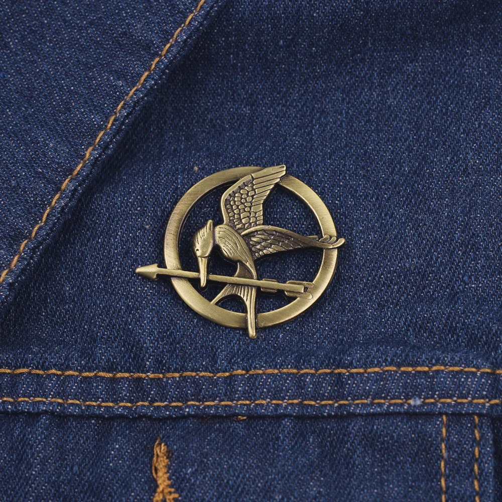 The Hunger Game Movie Brooches Jewelry Mockingjay Metal Button Badges for Handbag Cap Clothing Lapel Pins Accessories Toys Gifts