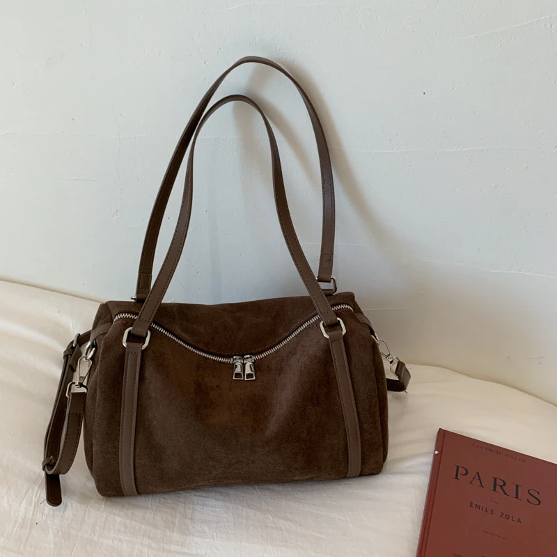 Damen-Handtaschen mit großer Kapazität, lässige Retro-Umhängetaschen aus Wildleder mit Reißverschluss, einfarbige Schultertaschen für den Alltag. – Detail 28